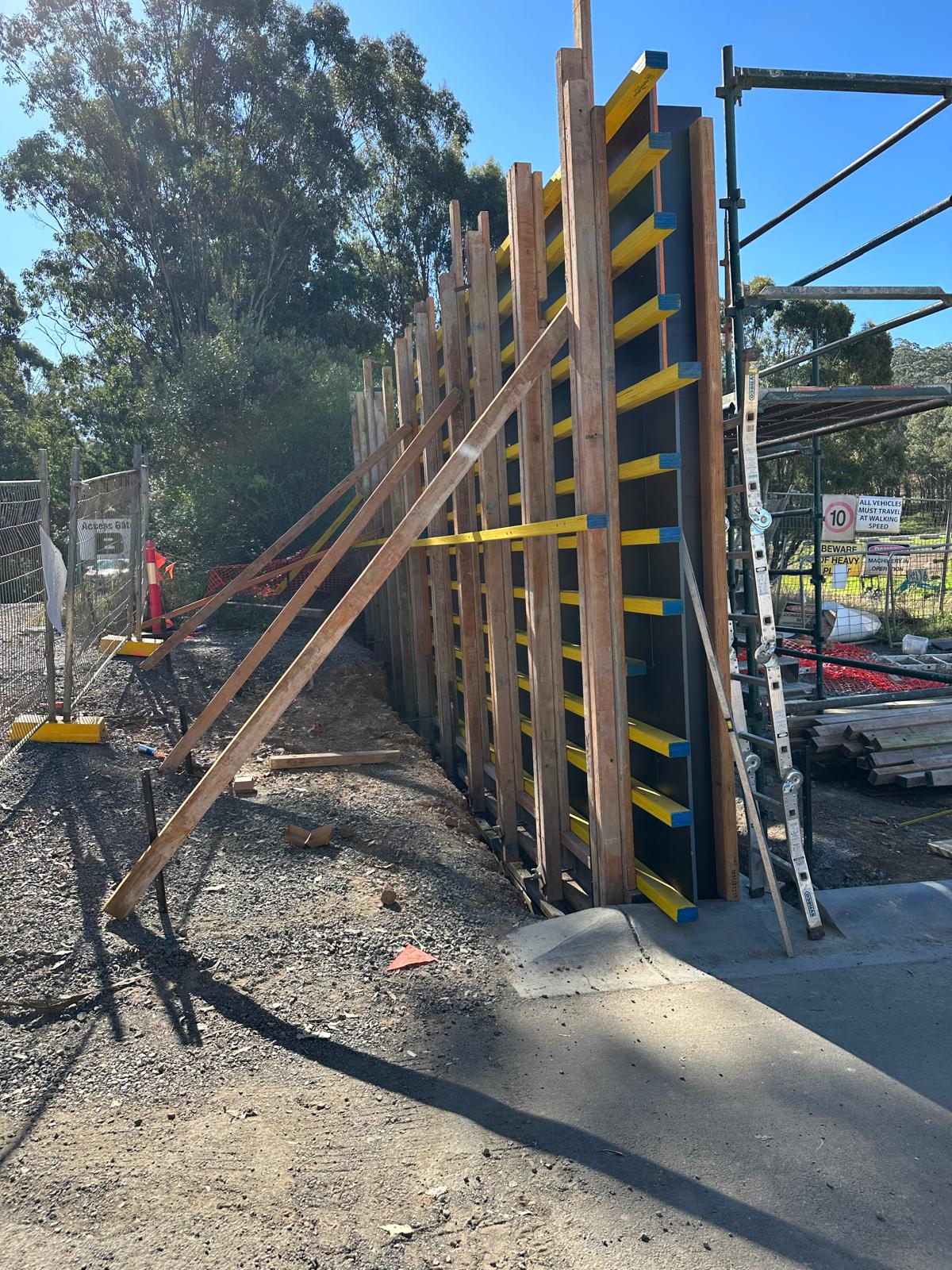 Macarthur Memorial Park – Gate Entry Structures (Access B & C) gallery photo 1